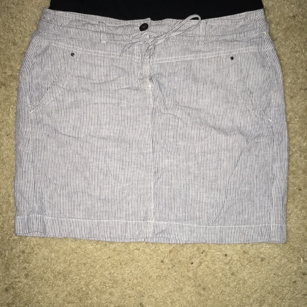 Like New White Pocket Skirt with Vertical Lines